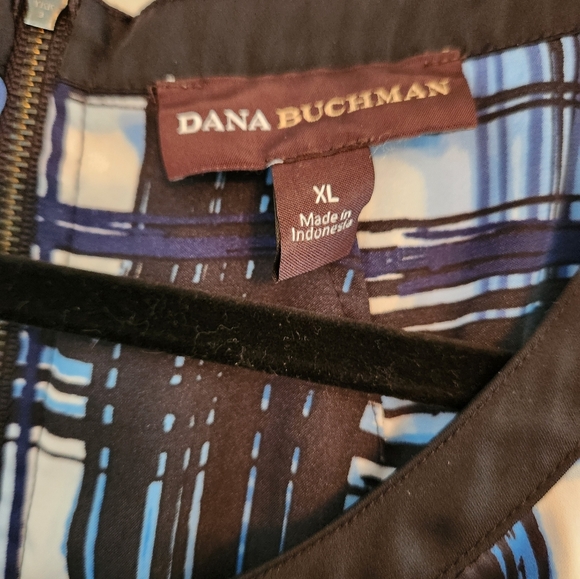 Dana Buchman Blue Print Blouse Size XL with Black Trim. Non wrinkle fabric. - Picture 3 of 5